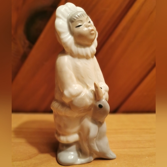 Inuit Figurine - Picture 2 of 7